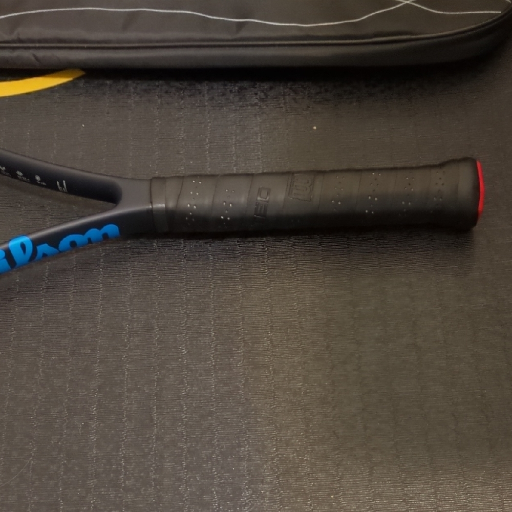 Wilson Ultra Tennis Racket with Case - Picture 3 of 6